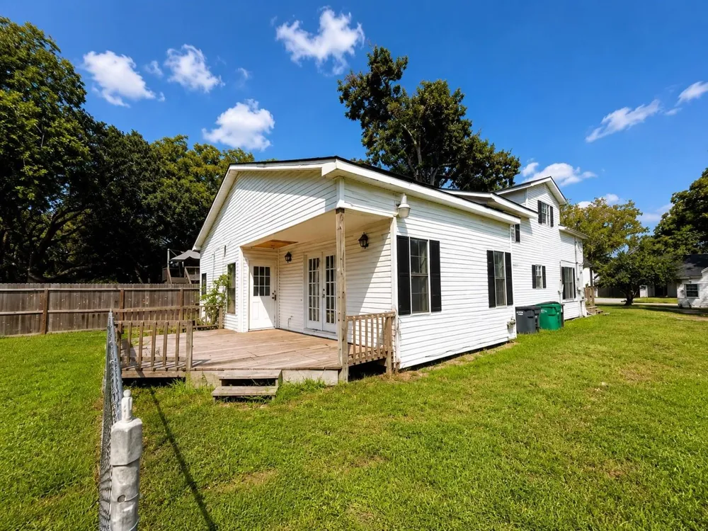 222 E Southland Avenue Alvin, TX 77511