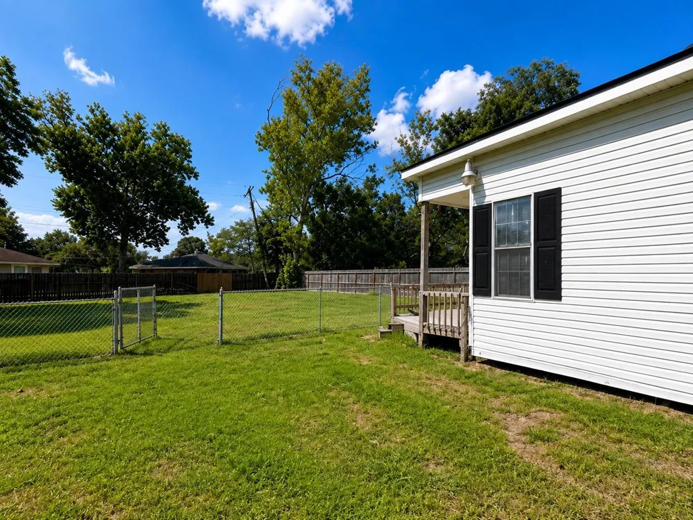 222 E Southland Avenue Alvin, TX 77511