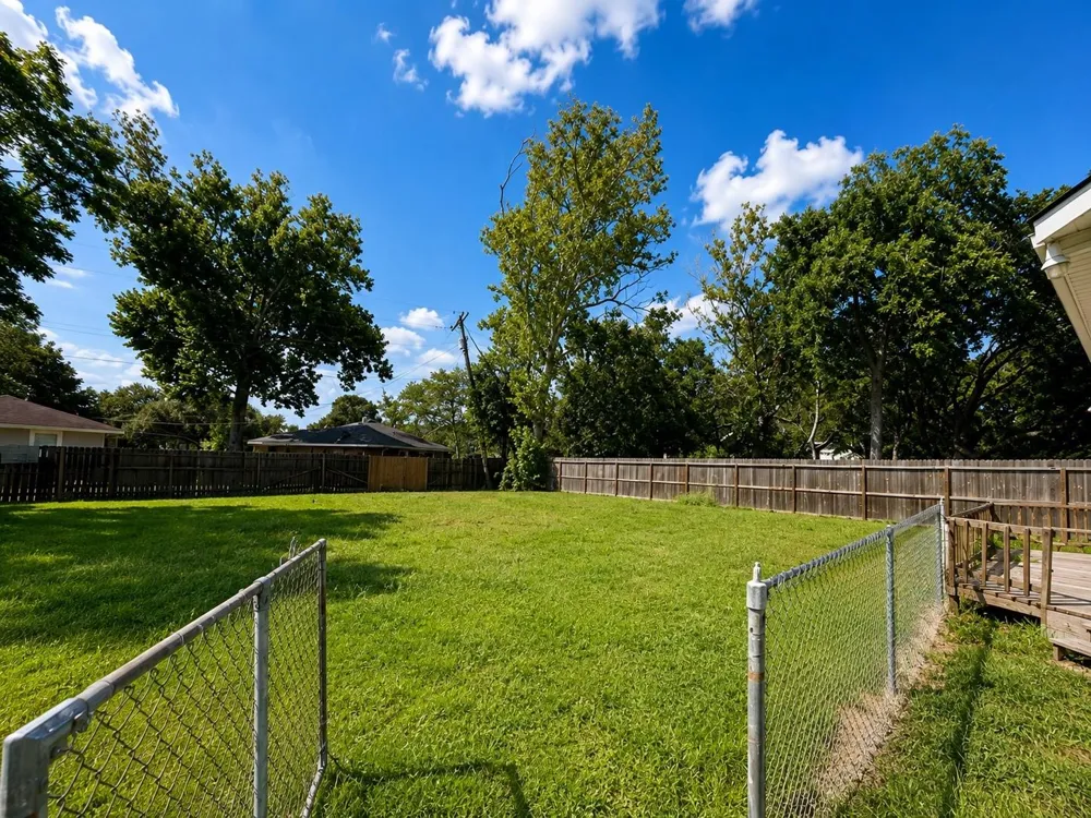 222 E Southland Avenue Alvin, TX 77511