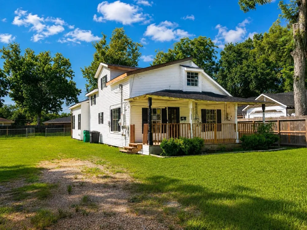 222 E Southland Avenue Alvin, TX 77511
