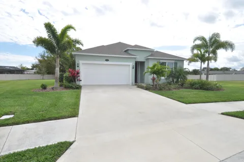 1542 Killian Drive NE