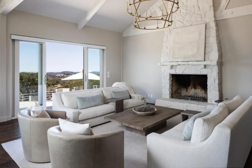 26264 Paseo Del Sur Monterey, CA 93940