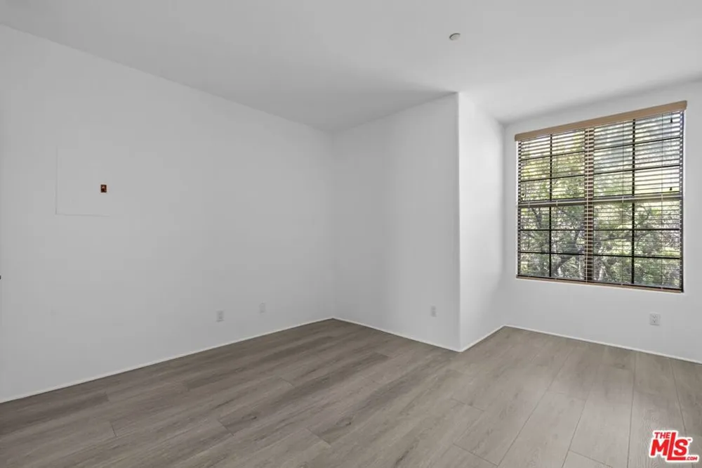 555 S Barrington Avenue #314 Los Angeles, CA 90049