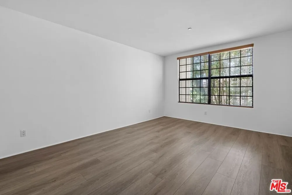 555 S Barrington Avenue #314 Los Angeles, CA 90049