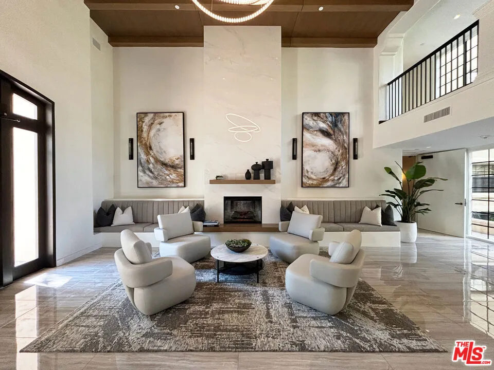 555 S Barrington Avenue #314 Los Angeles, CA 90049