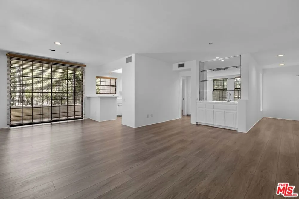 555 S Barrington Avenue #314 Los Angeles, CA 90049