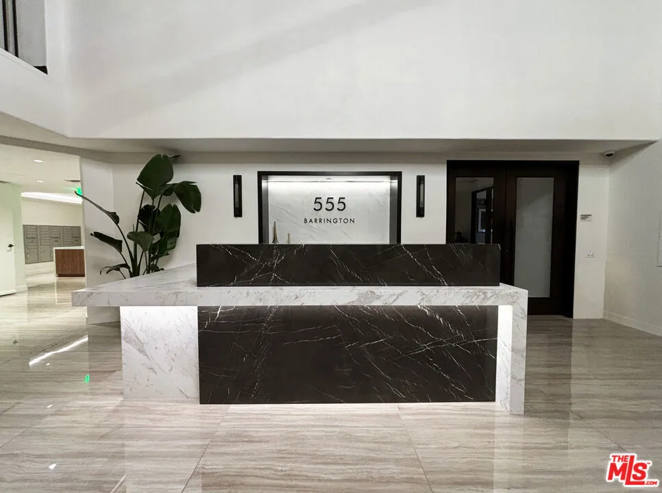 555 S Barrington Avenue #314 Los Angeles, CA 90049