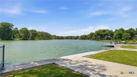 152 Lakeside Drive