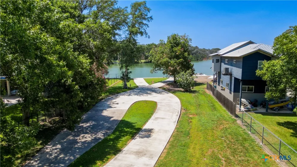 152 Lakeside Drive Seguin, TX 78155