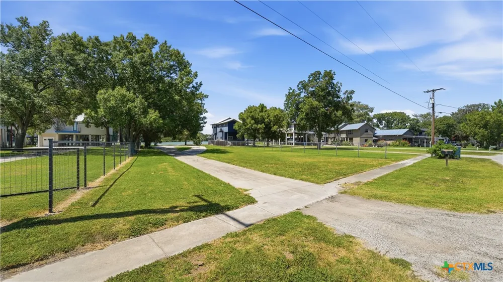 152 Lakeside Drive Seguin, TX 78155