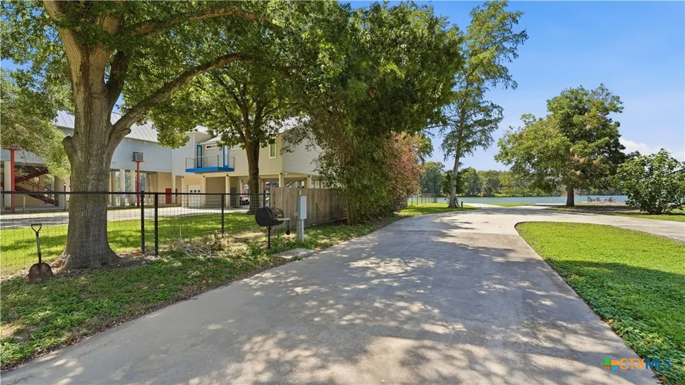 152 Lakeside Drive Seguin, TX 78155