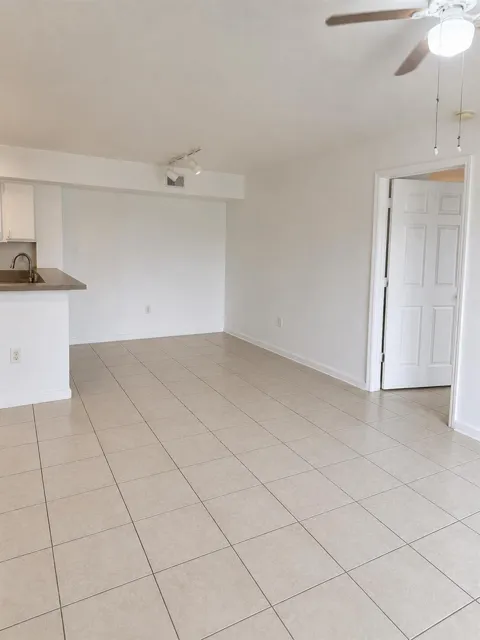 121 SW PALM DRIVE #104