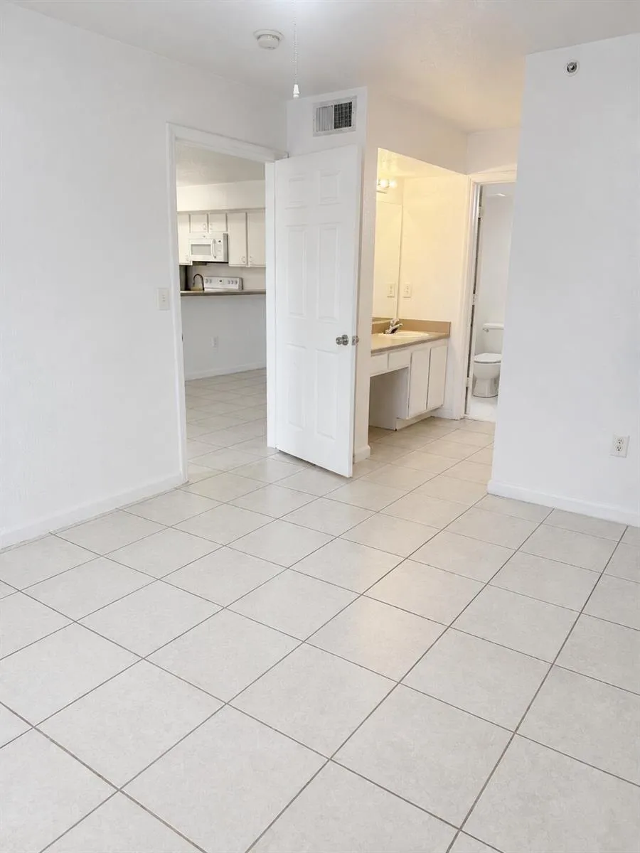 121 SW PALM DRIVE #104 Port St. Lucie, FL 34986