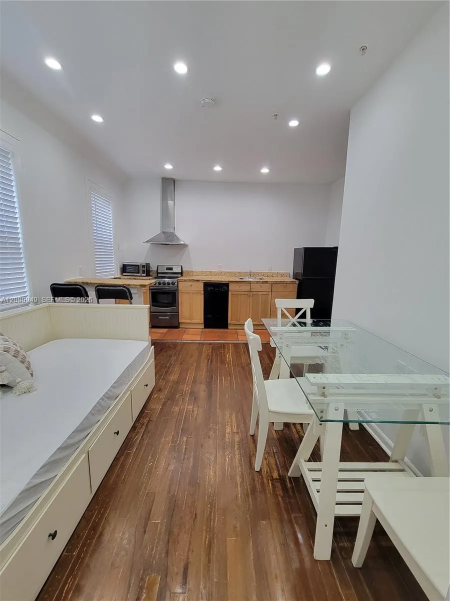 1521 Lenox Ave #105 Miami Beach, FL 33139