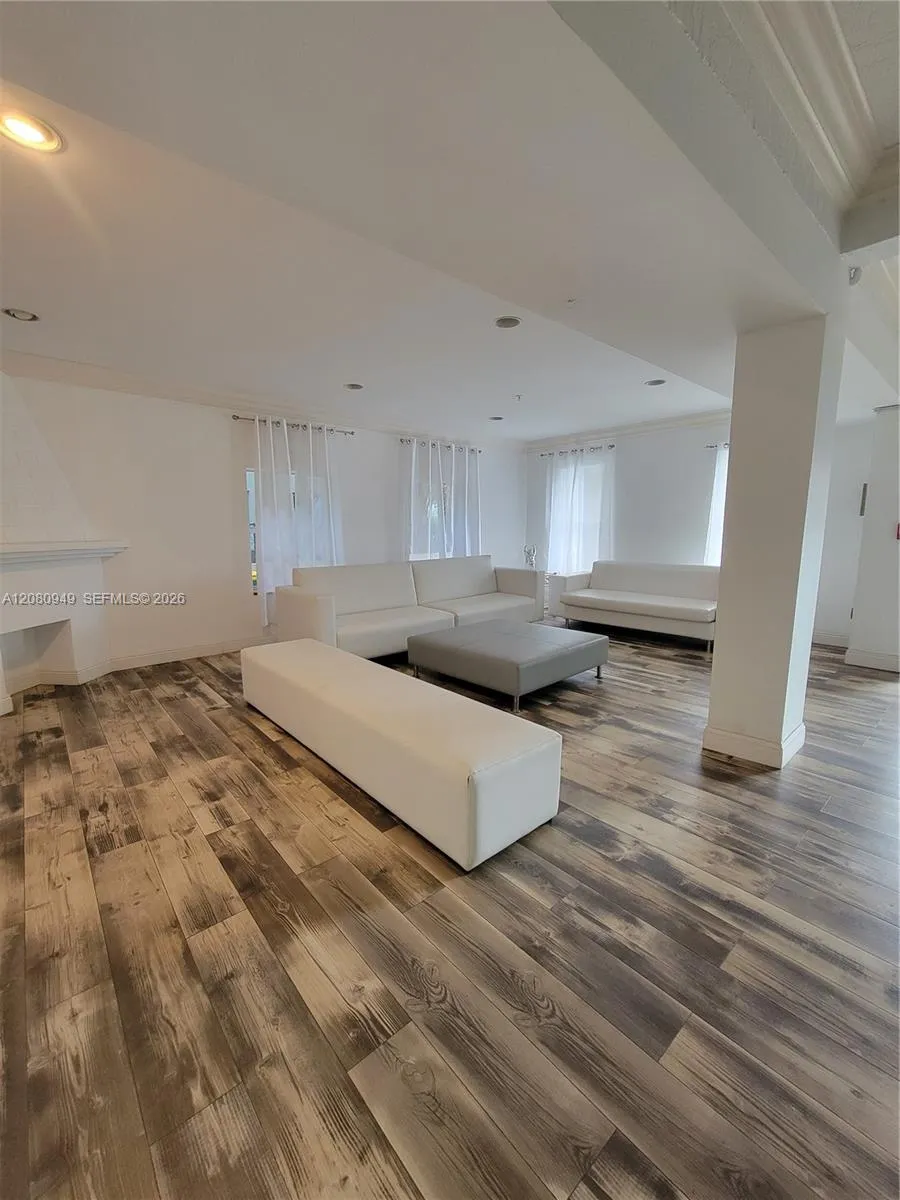 1521 Lenox Ave #105 Miami Beach, FL 33139