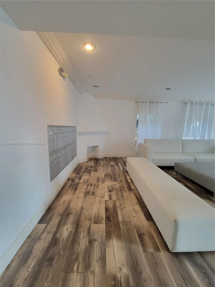 1521 Lenox Ave #105 Miami Beach, FL 33139