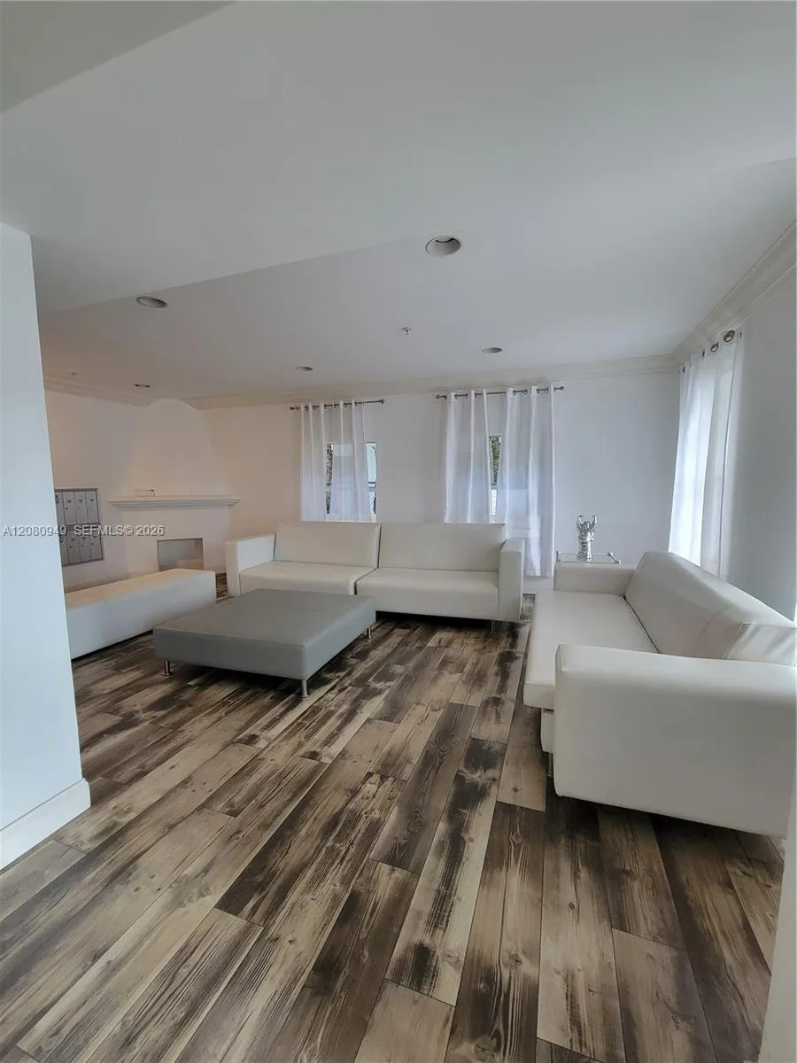 1521 Lenox Ave #105 Miami Beach, FL 33139