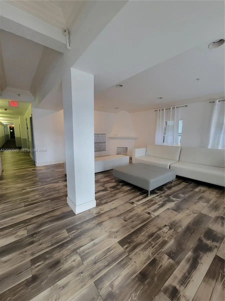 1521 Lenox Ave #105 Miami Beach, FL 33139
