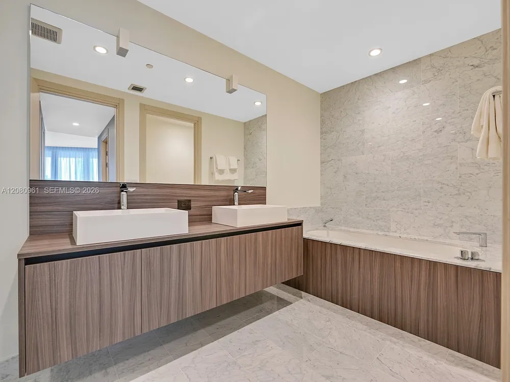 1000 Brickell Plz #3402 Miami, FL 33131