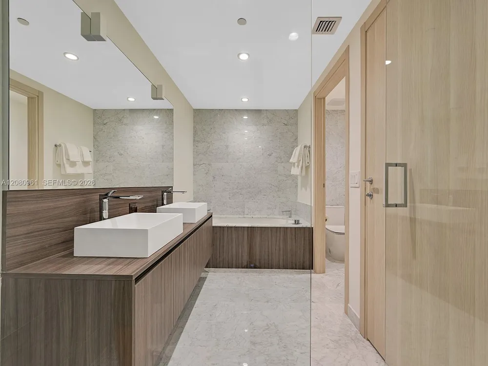 1000 Brickell Plz #3402 Miami, FL 33131
