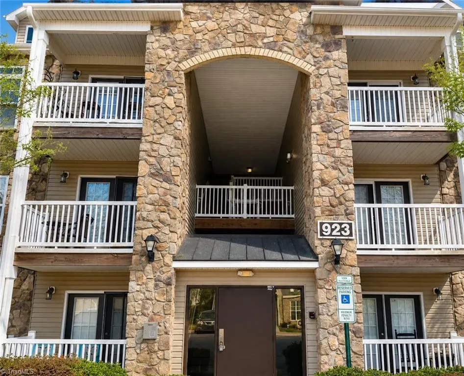 923 Windcastle Lane #103 Winston-Salem, NC 27105