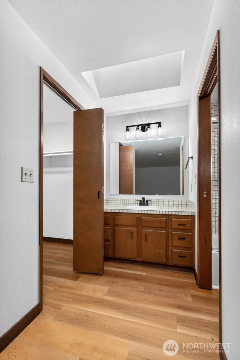 10612 NE 154th Place Bothell, WA 98011