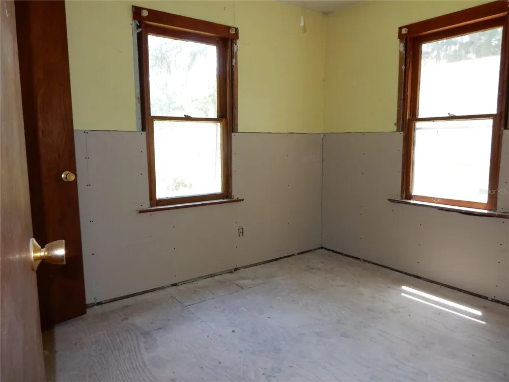 38036 CENTRAL AVENUE Zephyrhills, FL 33540