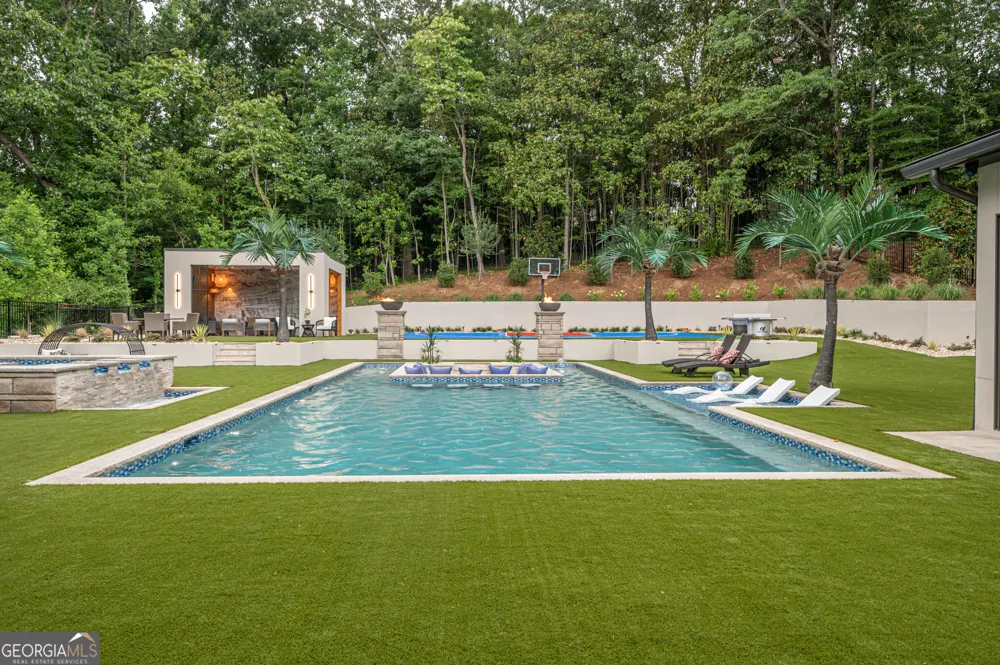 1090 Kingston DR Sandy Springs, GA 30342