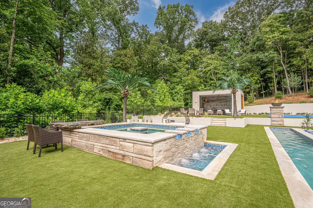 1090 Kingston DR Sandy Springs, GA 30342