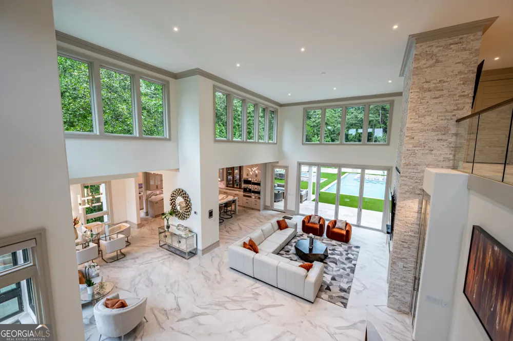 1090 Kingston DR Sandy Springs, GA 30342