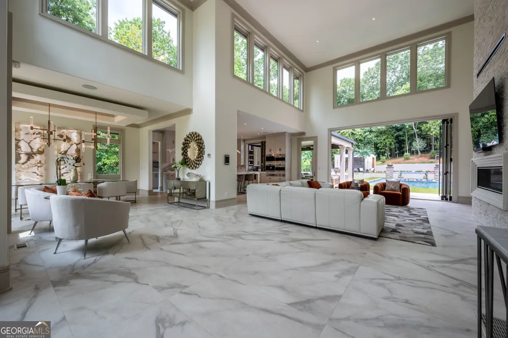 1090 Kingston DR Sandy Springs, GA 30342