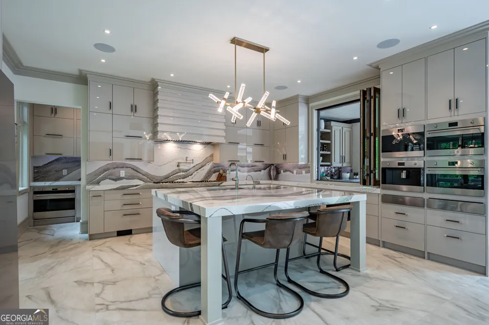 1090 Kingston DR Sandy Springs, GA 30342