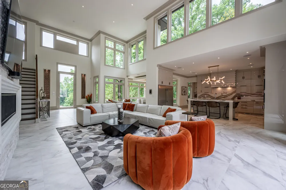 1090 Kingston DR Sandy Springs, GA 30342
