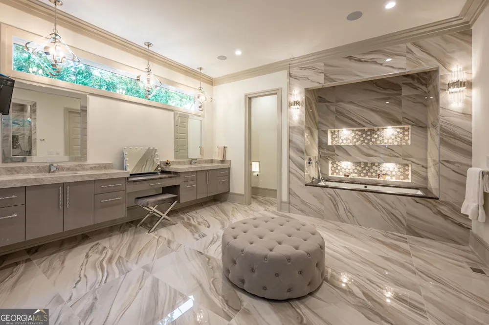 1090 Kingston DR Sandy Springs, GA 30342