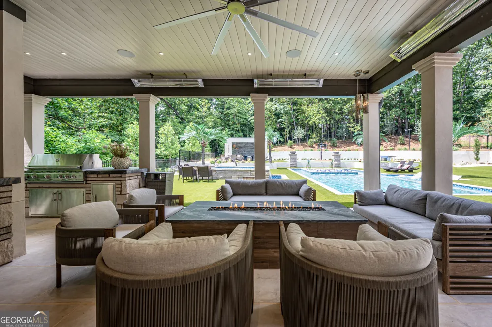 1090 Kingston DR Sandy Springs, GA 30342