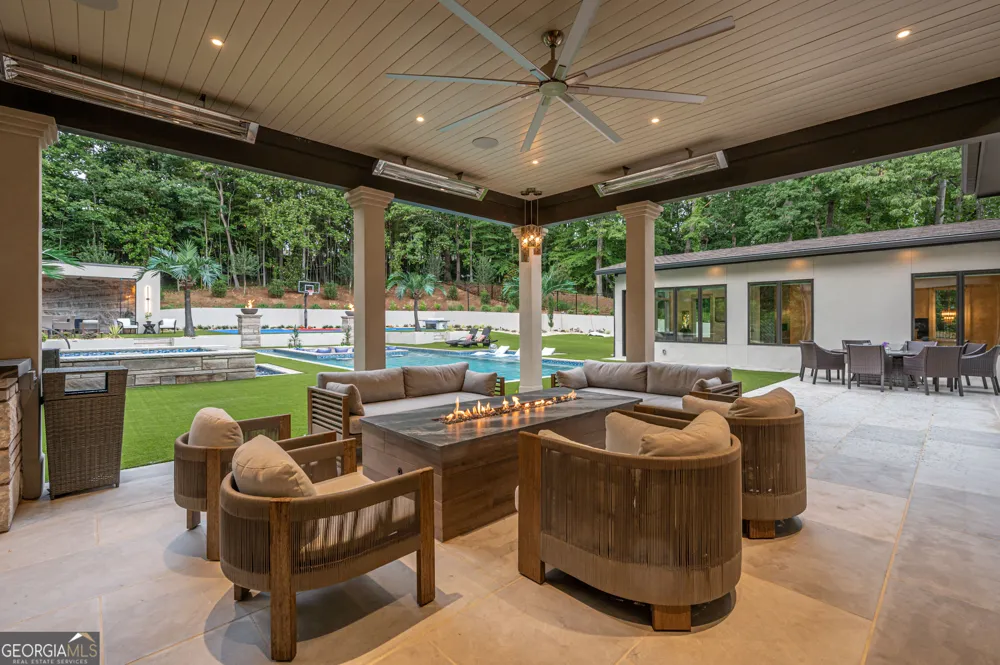 1090 Kingston DR Sandy Springs, GA 30342