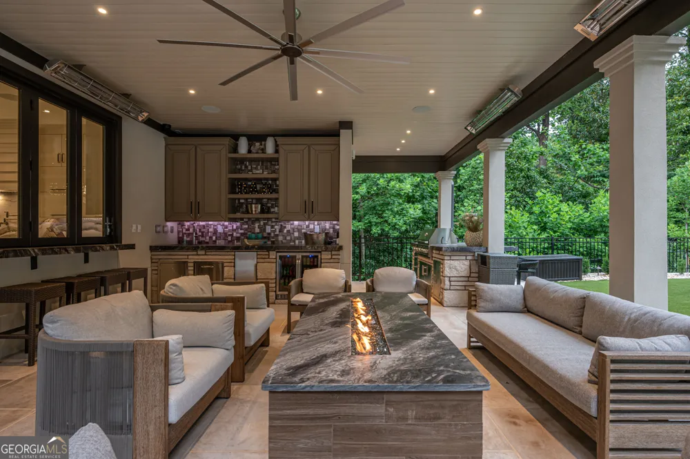 1090 Kingston DR Sandy Springs, GA 30342