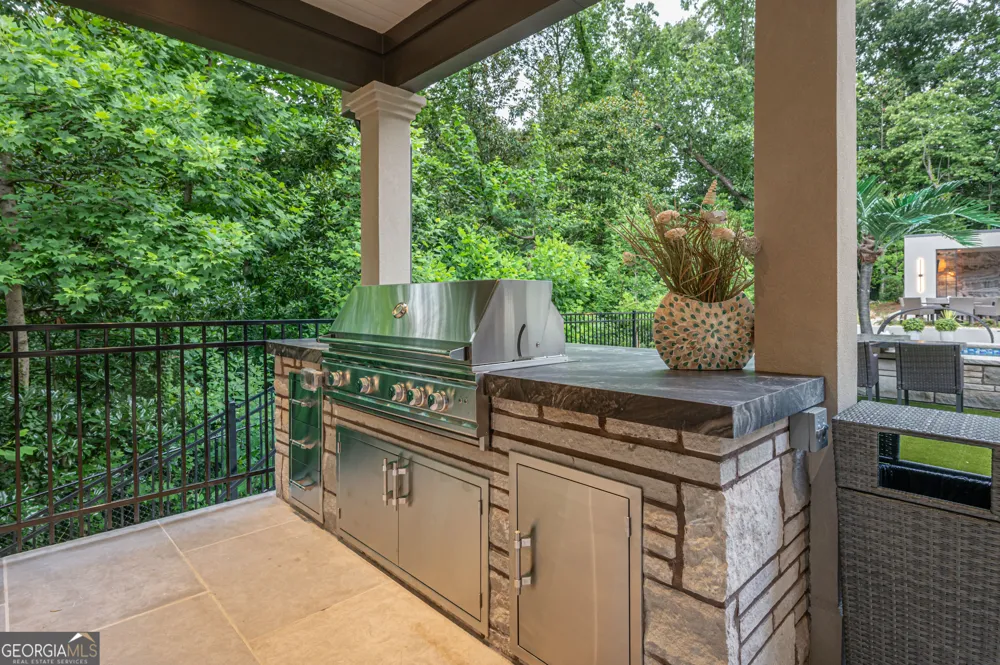 1090 Kingston DR Sandy Springs, GA 30342