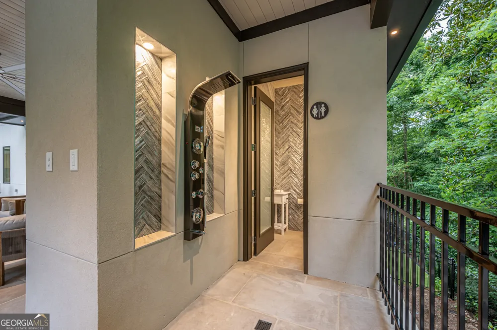 1090 Kingston DR Sandy Springs, GA 30342