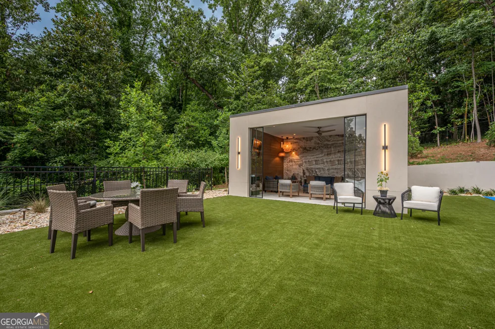 1090 Kingston DR Sandy Springs, GA 30342