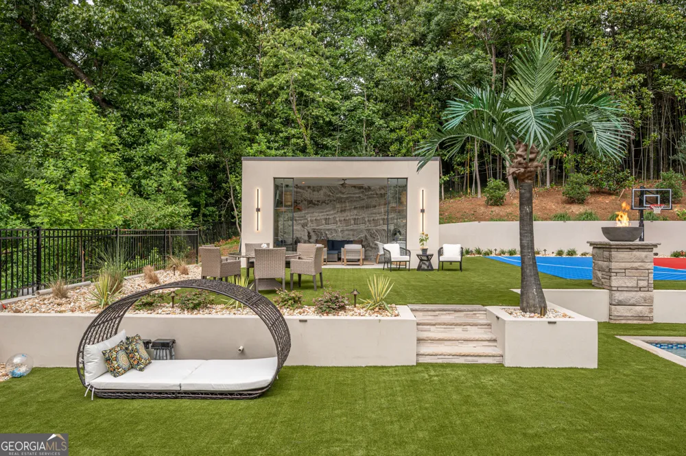 1090 Kingston DR Sandy Springs, GA 30342