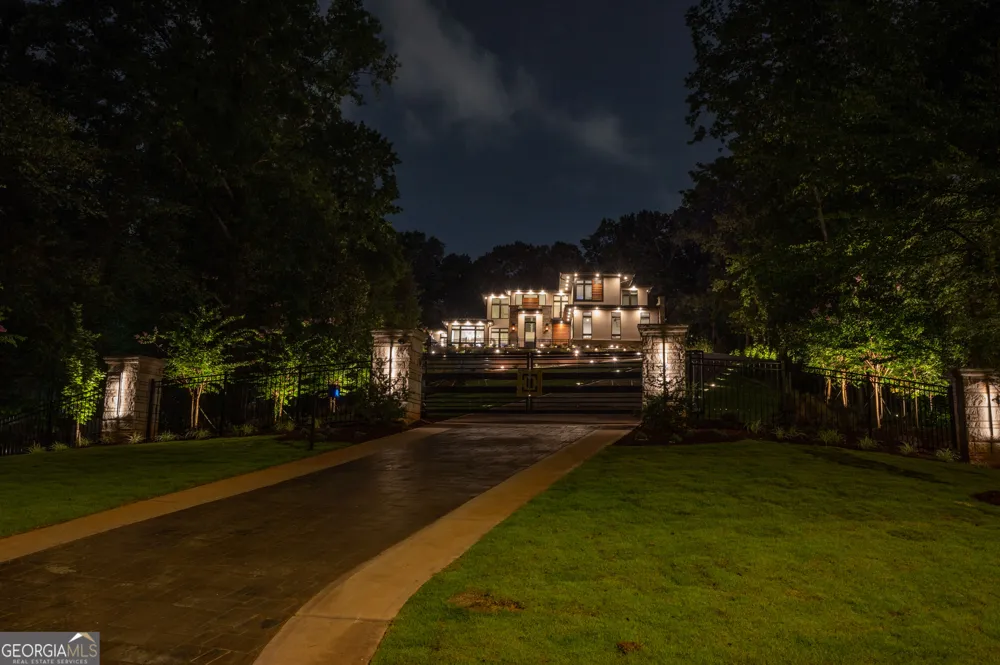 1090 Kingston DR Sandy Springs, GA 30342