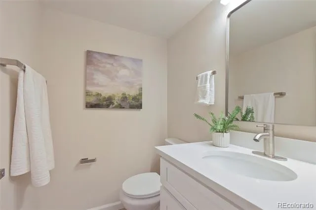 3044 S Macon Circle Aurora, CO 80014