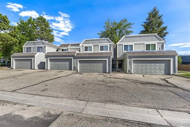 2938 S Parker Court Aurora, CO 80014