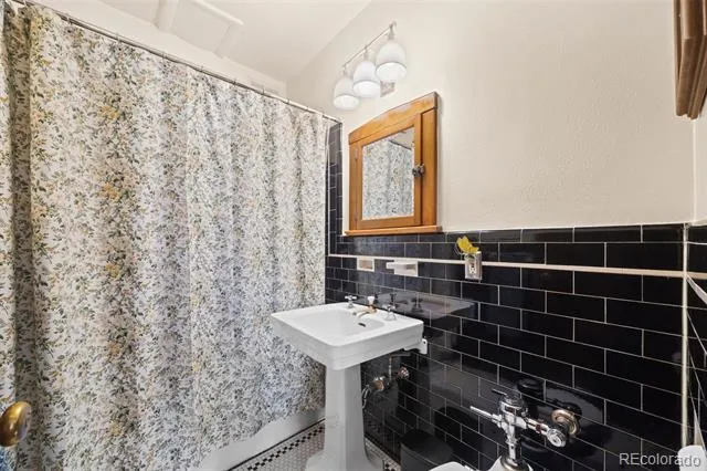 963 Logan Street #2 Denver, CO 80203