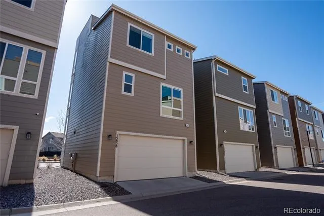 15858 E Broncos Place Englewood, CO 80112