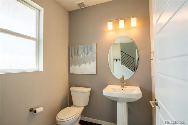 15858 E Broncos Place Englewood, CO 80112