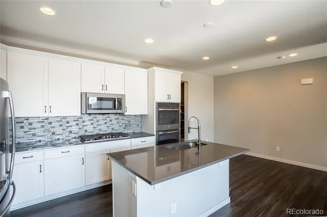 15858 E Broncos Place Englewood, CO 80112