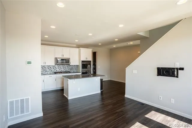 15858 E Broncos Place Englewood, CO 80112