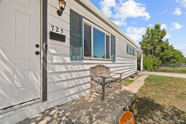 725 Kingston Street Aurora, CO 80010